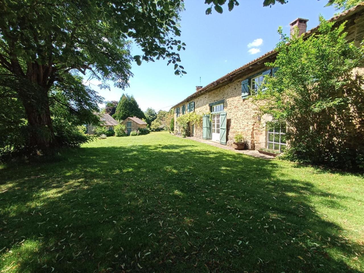 Le Bonheur Du Perigord - Chambre D'Hote Bed & Breakfast Mialet  Exterior photo